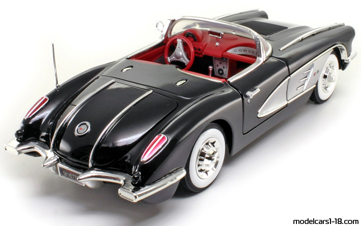 1958 - Chevrolet Corvette C1 Motor Max 1/18 (Чёрный / Серебристый) Задняя правая сторона