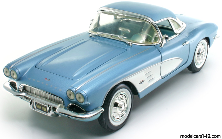 1961 - Chevrolet Corvette C1 ERTL 1/18 - Предна лява страна