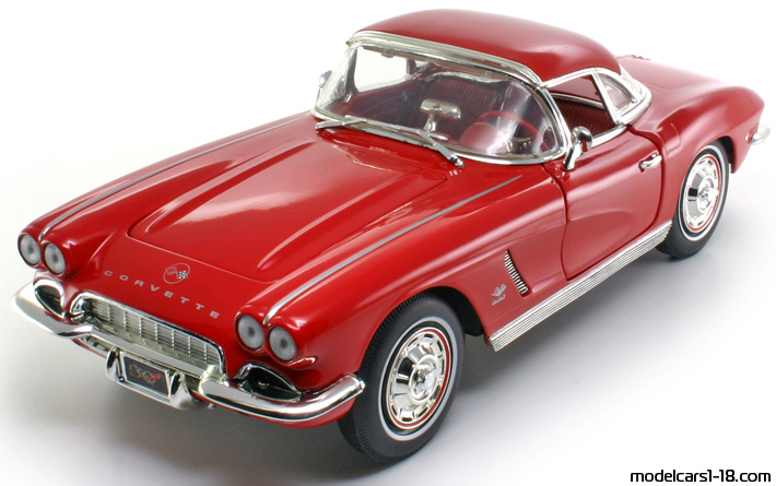 1962 - Chevrolet Corvette C1 ERTL 1/18 - Предна лява страна