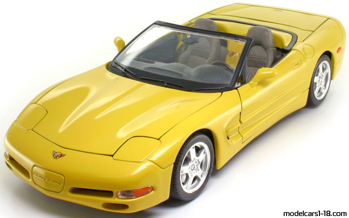 1997 - Chevrolet Corvette C5 Bburago 1/18 - Front left side