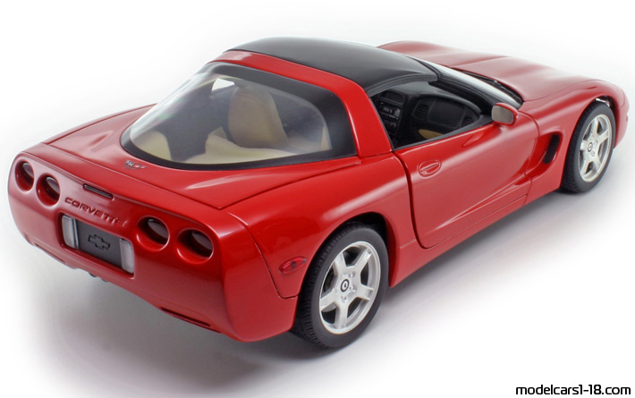 1998 - Chevrolet Corvette C5 UT 1/18 (Red / Black) Rear right side