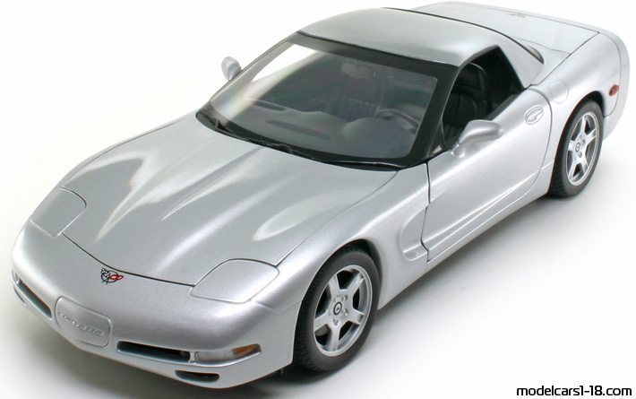 1998 - Chevrolet Corvette C5 UT 1/18 - Vorne linke Seite