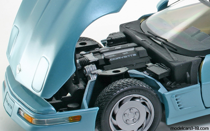 1996 - Chevrolet Corvette LT-4 C4 Maisto 1/18 (Blau) Motor