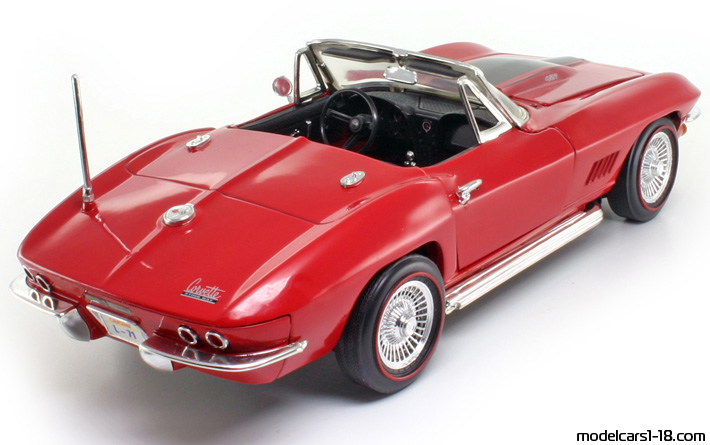 1967 - Chevrolet Corvette Sting Ray C2 ERTL 1/18 (Red / Black) Rear right side