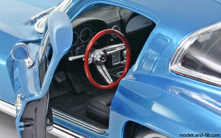 1965 - Chevrolet Corvette Sting Ray C2 Maisto 1/18 (Blau) Innenraum Armaturenbrett