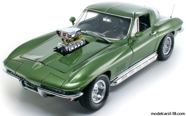 1967 - Chevrolet Corvette Sting Ray C2 Motorbox 1/18 - Vorne linke Seite