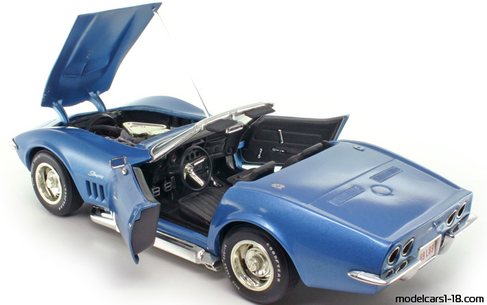 1969 - Chevrolet Corvette Stingray C3 Revell 1/18 (Blau) Zu öffnende Teile