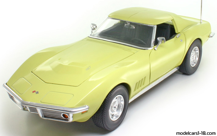 1968 - Chevrolet Corvette Stingray C3 ERTL 1/18 - Vorne linke Seite