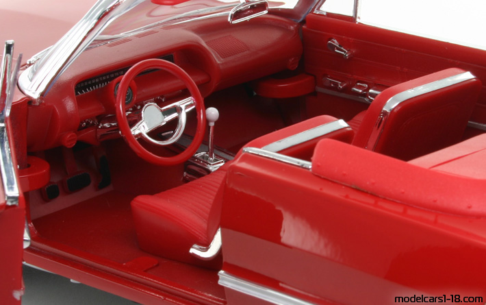 1963 - Chevrolet Impala SS 409 Welly 1/18 (Kрасный) Интерьер панель приборов