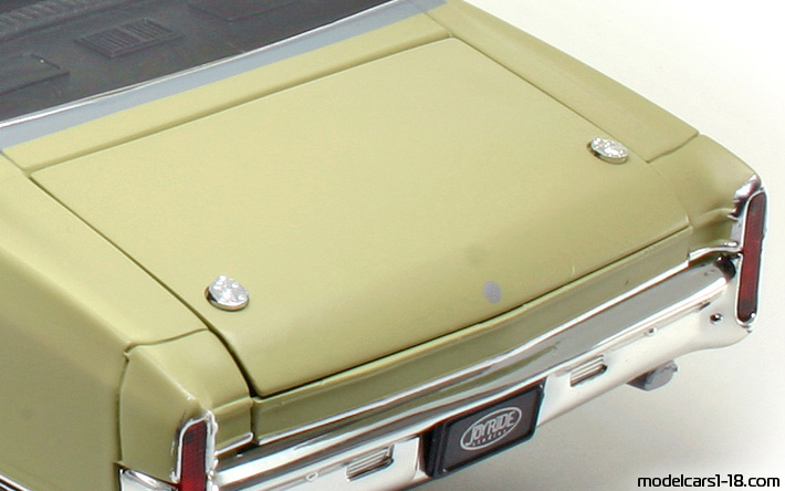 1970 - Chevrolet Monte Carlo SS 454 ERTL 1/18 (Gelb / Grau) Kofferraum / Klappbare Scheinwerfer