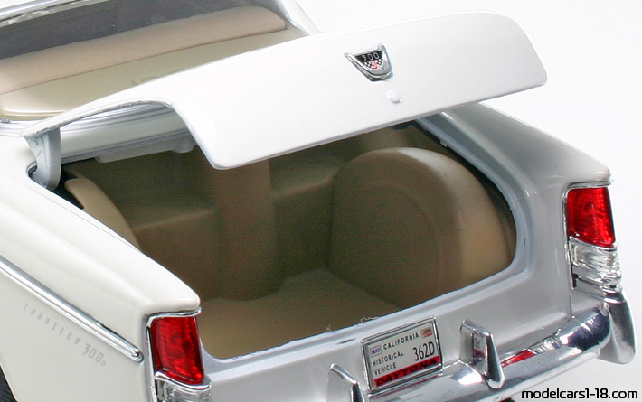 1956 - Chrysler 300 B Maisto 1/18 (White) Trunk / Popup headlights