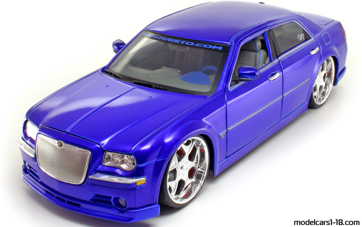 2005 - Chrysler 300C Hemi Maisto 1/18 - Vorne linke Seite