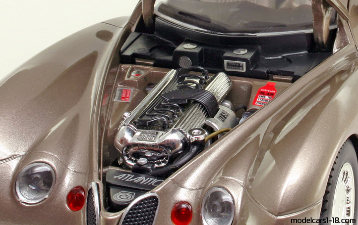 1995 - Chrysler Atlantic Concept Guiloy 1/18 (Золотой ) Двигатель