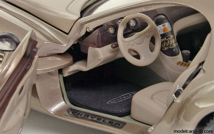 1995 - Chrysler Atlantic Concept Guiloy 1/18 (Золотой ) Интерьер панель приборов