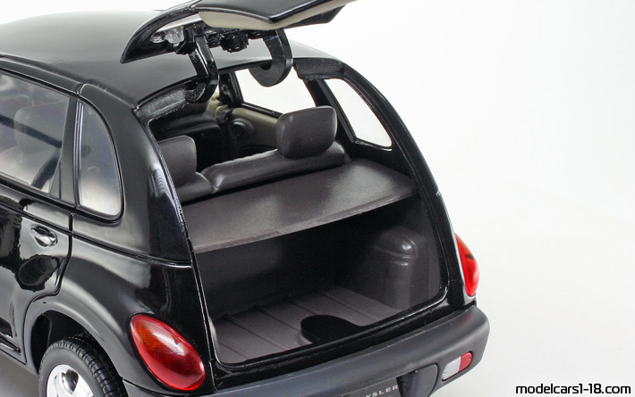 2000 - Chrysler PT Cruiser Maisto 1/18 (Schwarz) Kofferraum / Klappbare Scheinwerfer