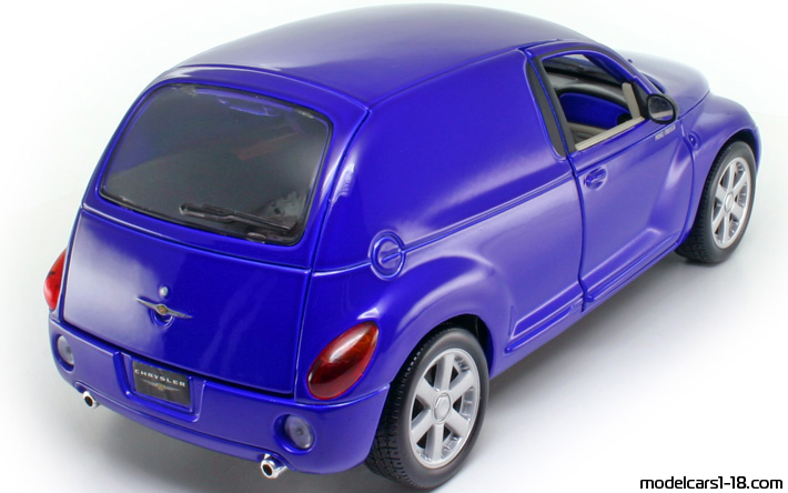 2000 - Chrysler PT Panel Cruiser Maisto 1/18 (Blue) Rear right side