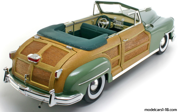 1948 - Chrysler Town & Country Motor City Classic 1/18 (Grün) Hinten rechte seite