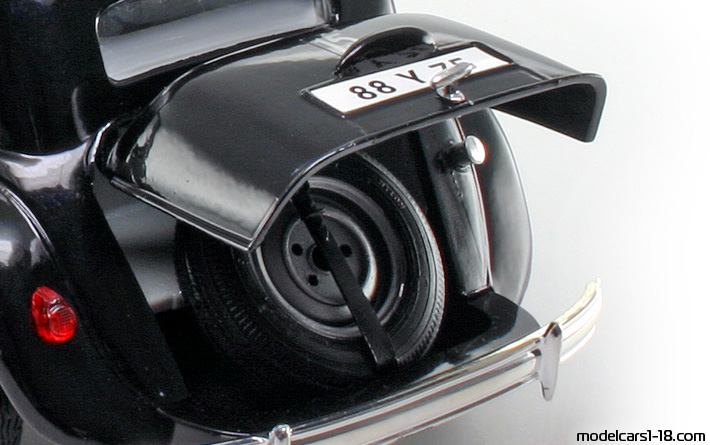 1952 - Citroen 15 CV Maisto 1/18 (Schwarz) Kofferraum / Klappbare Scheinwerfer