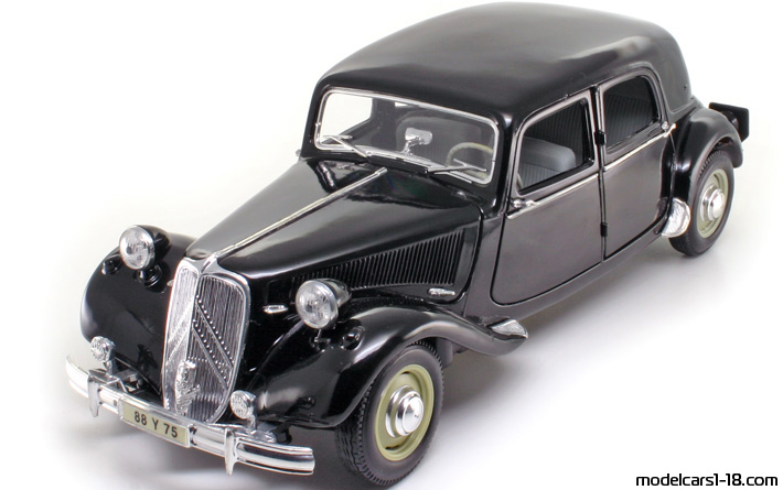 1952 - Citroen 15 CV Maisto 1/18 (Black) Vorne linke Seite