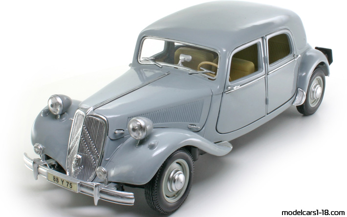 1952 - Citroen 15 CV Maisto 1/18 - Vorne linke Seite