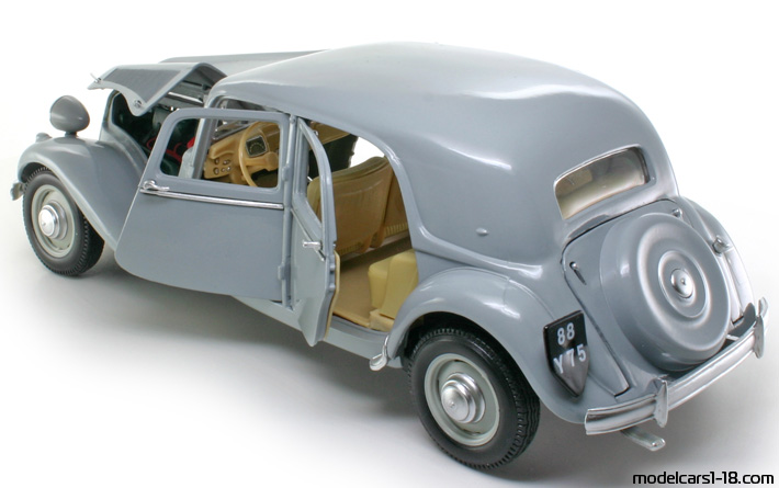 1952 - Citroen 15 CV Maisto 1/18 (Grau) Zu öffnende Teile