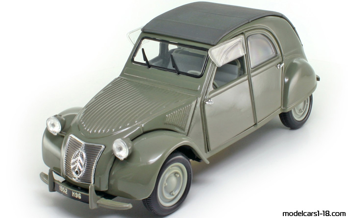 1952 - Citroen 2 CV Maisto 1/18 (Braun) Vorne linke Seite