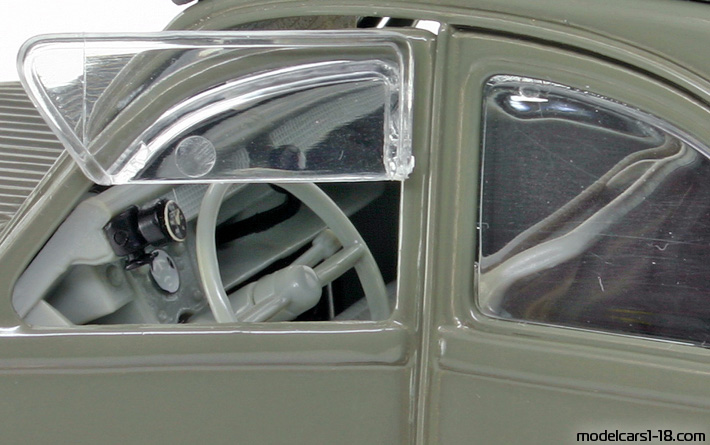 1952 - Citroen 2 CV Maisto 1/18 (Braun) Innenraum Armaturenbrett