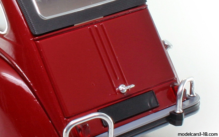 1966 - Citroen 2 CV Solido 1/17 (Rot) Kofferraum / Klappbare Scheinwerfer