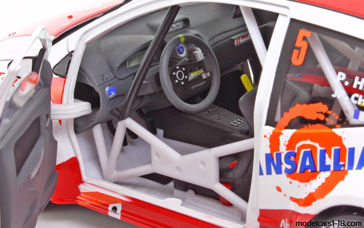 2004 - Citroen C2 Super 1600 Solido 1/18 (Rot / Weiß) Innenraum Armaturenbrett