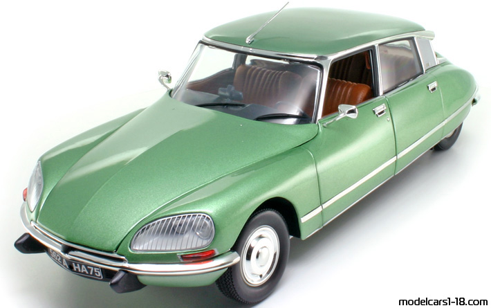 1972 - Citroen DS 23 Norev 1/18 - Предна лява страна