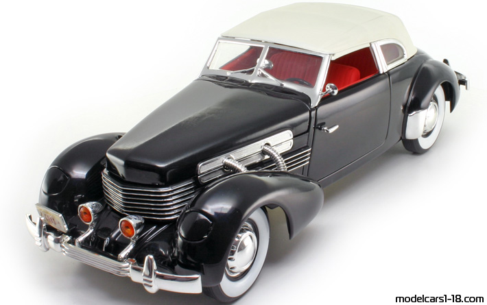 1937 - Cord 812 Supercharged Signature Models 1/18 - Предна лява страна