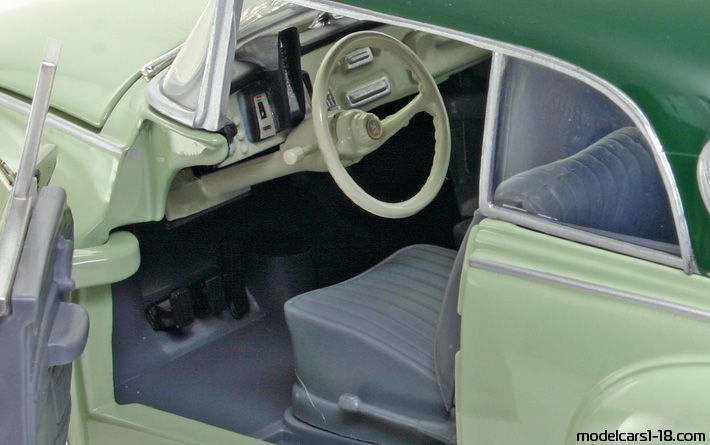 1958 - DKW 1000 S Revell 1/18 (Weiß / Grün) Innenraum Armaturenbrett