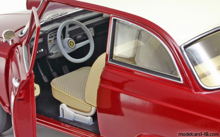 1960 - DKW Junior Revell 1/18 (Kрасный / Белый) Интерьер панель приборов