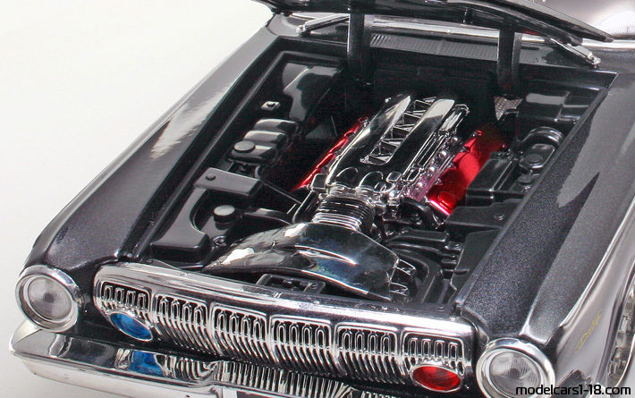 1963 - Dodge 330 Highway Patrol Maisto 1/18 (Schwarz / Weiß) Motor