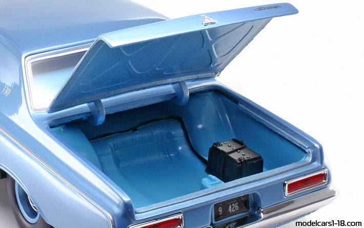 1963 - Dodge 330 Maisto 1/18 (Blue) Trunk / Popup headlights