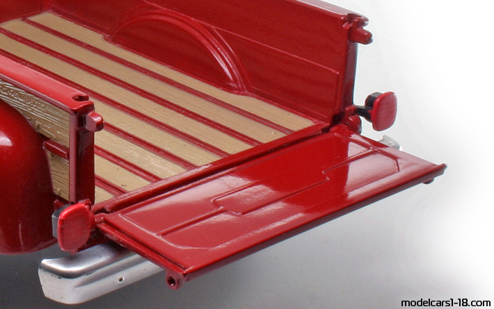 1978 - Dodge Li'l Red Express Truck ERTL 1/18 (Rot) Kofferraum / Klappbare Scheinwerfer