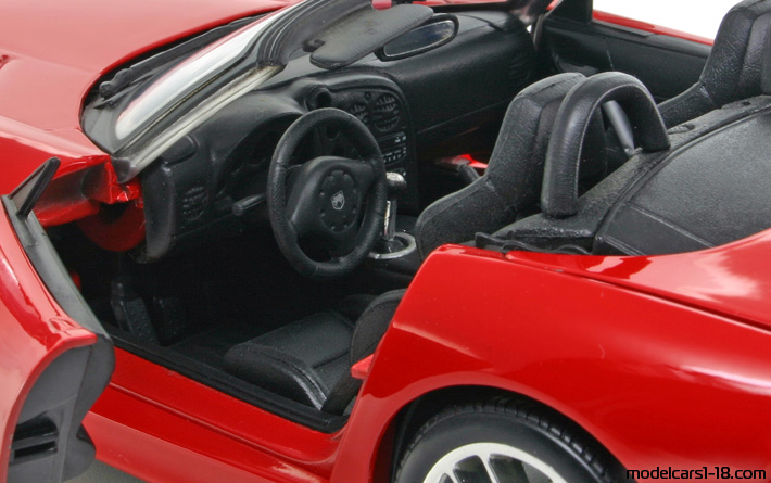 2003 - Dodge Viper SRT-10 Maisto 1/18 (Rot) Innenraum Armaturenbrett