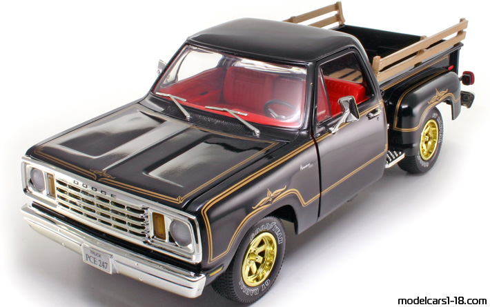 1978 - Dodge Warlock ERTL 1/18 - Предна лява страна