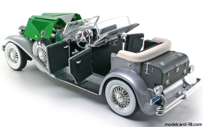 1934 - Duesenberg Model J Signature Models 1/18 (Silber / Grün) Zu öffnende Teile