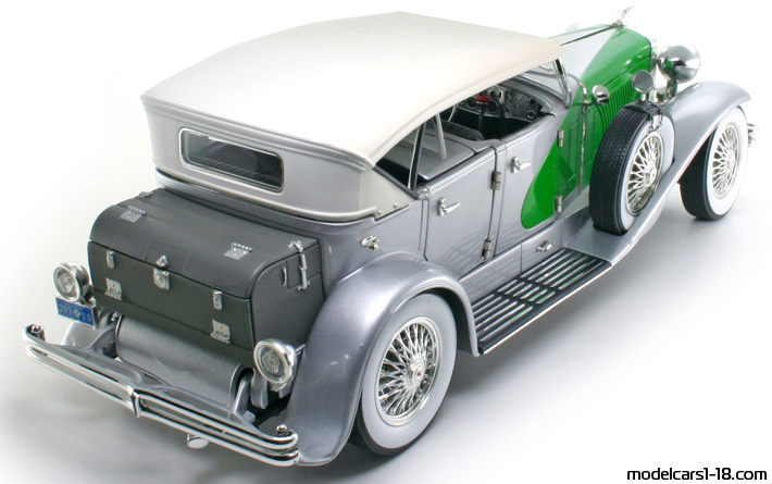 1934 - Duesenberg Model J Signature Models 1/18 (Silber / Grün) Hinten rechte seite