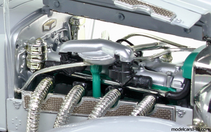 1935 - Duesenberg SSJ ERTL 1/18 (Grau / Grau) Kofferraum / Klappbare Scheinwerfer