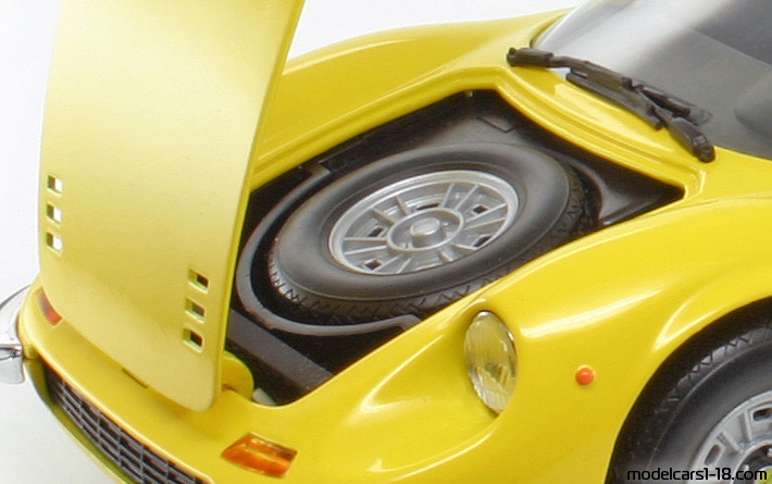 1972 - Ferrari 246 GTS Dino Hot Wheels 1/18 (Yellow) Trunk / Popup headlights