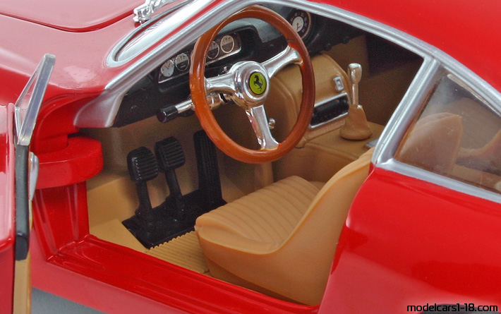 1962 - Ferrari 250 GT Lusso Hot Wheels 1/18 (Red) Interior dashboard
