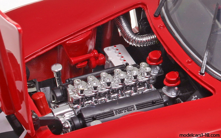 1964 - Ferrari 250 GTO Jouef Evolution 1/18 (Kрасный / Белый) Двигатель