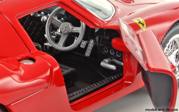 1964 - Ferrari 250 LM (Le Mans) Hot Wheels 1/18 (Rot) Innenraum Armaturenbrett
