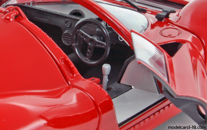 1967 - Ferrari 330 P4 Jouef Evolution 1/18 (Rot) Innenraum Armaturenbrett