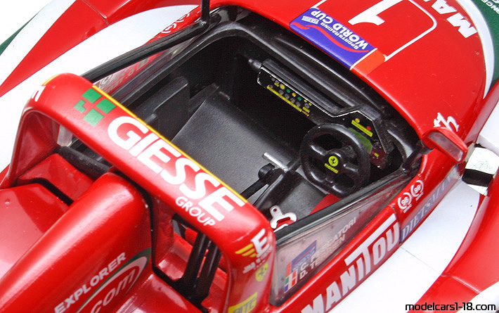 1993 - Ferrari 333 SP Hot Wheels 1/18 (Red / Green) Interior dashboard