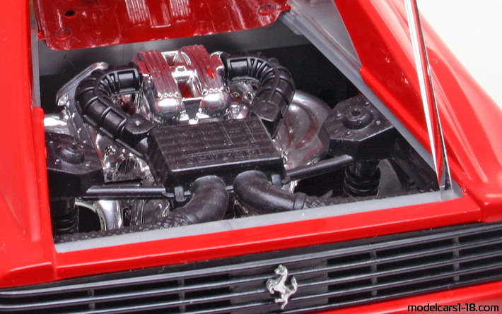 1989 - Ferrari 348 TB Mira 1/18 (Rot) Motor