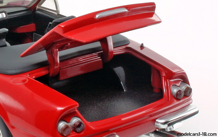 1968 - Ferrari 365 GTS/4 Daytona Hot Wheels 1/18 (Rot) Kofferraum / Klappbare Scheinwerfer