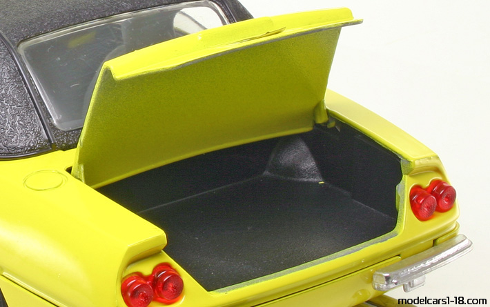 1969 - Ferrari 365 GTS/4 Daytona Techno Giodi 1/18 (Gelb) Kofferraum / Klappbare Scheinwerfer
